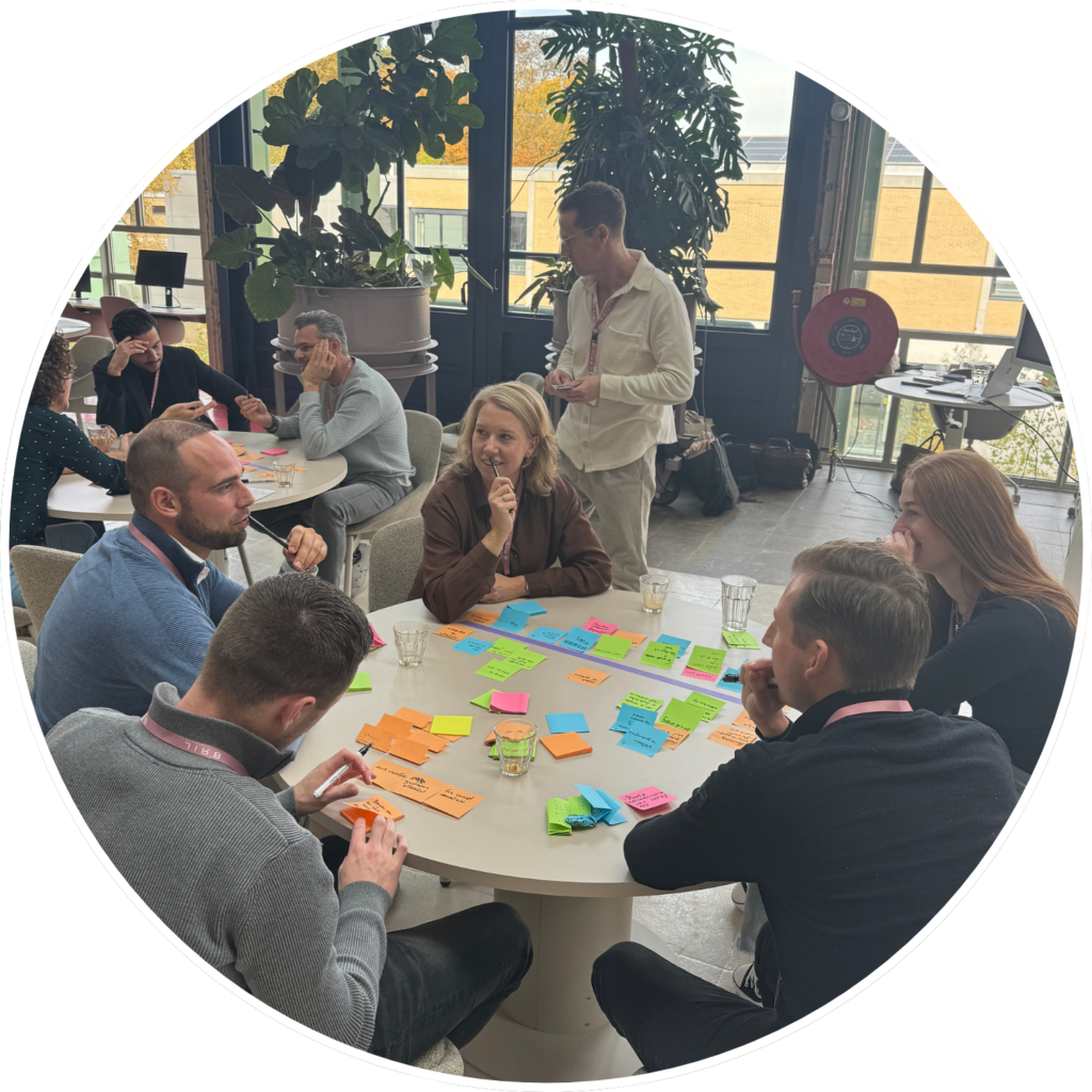 Actieve deelnemers tijdens de workshop claim de innovatieruimte