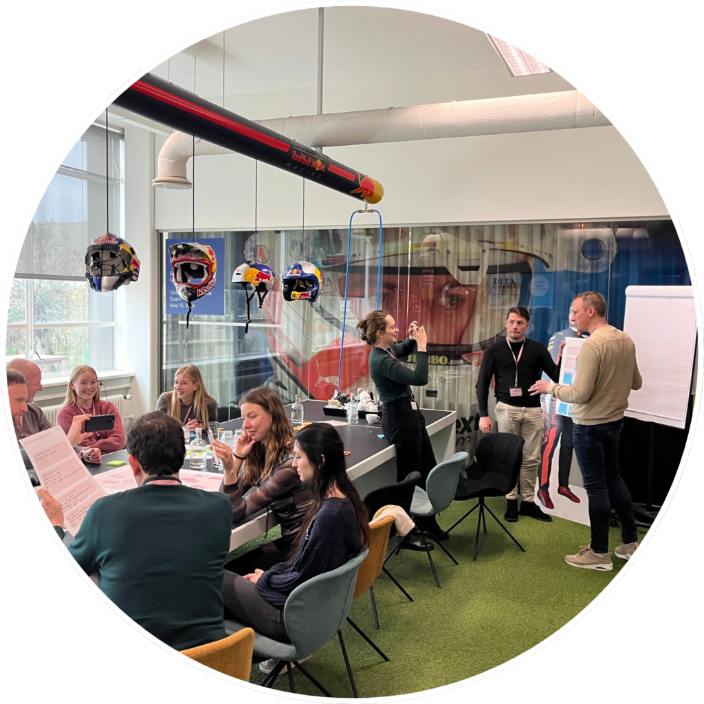 Vloggende deelnemers tijdens de workshop een onvergetelijke pitch van BRIL innovatie